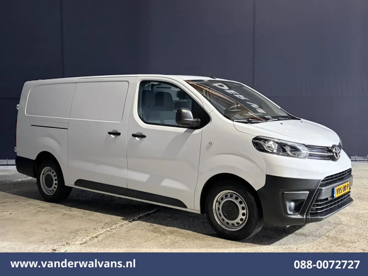 1.5 D-4D L3H1 Euro6 Airco | Navigatie | Trekhaak | Apple Carplay Cruisecontrol, Android Auto, Parkeersensoren, Bijrijdersbank
