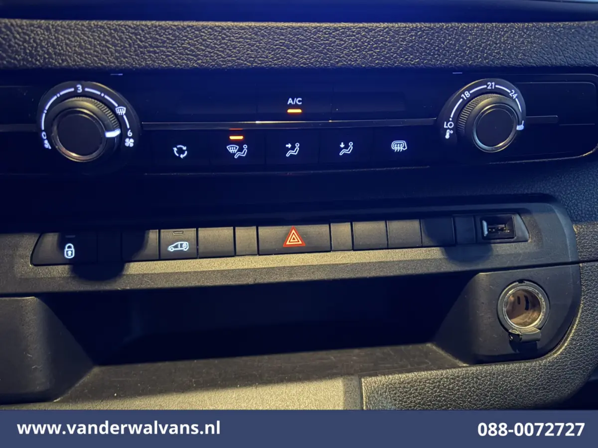1.5 D-4D L3H1 Euro6 Airco | Navigatie | Trekhaak | Apple Carplay Cruisecontrol, Android Auto, Parkeersensoren, Bijrijdersbank