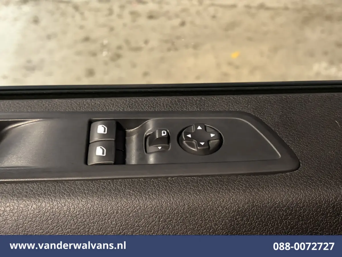 1.5 D-4D L3H1 Euro6 Airco | Navigatie | Trekhaak | Apple Carplay Cruisecontrol, Android Auto, Parkeersensoren, Bijrijdersbank