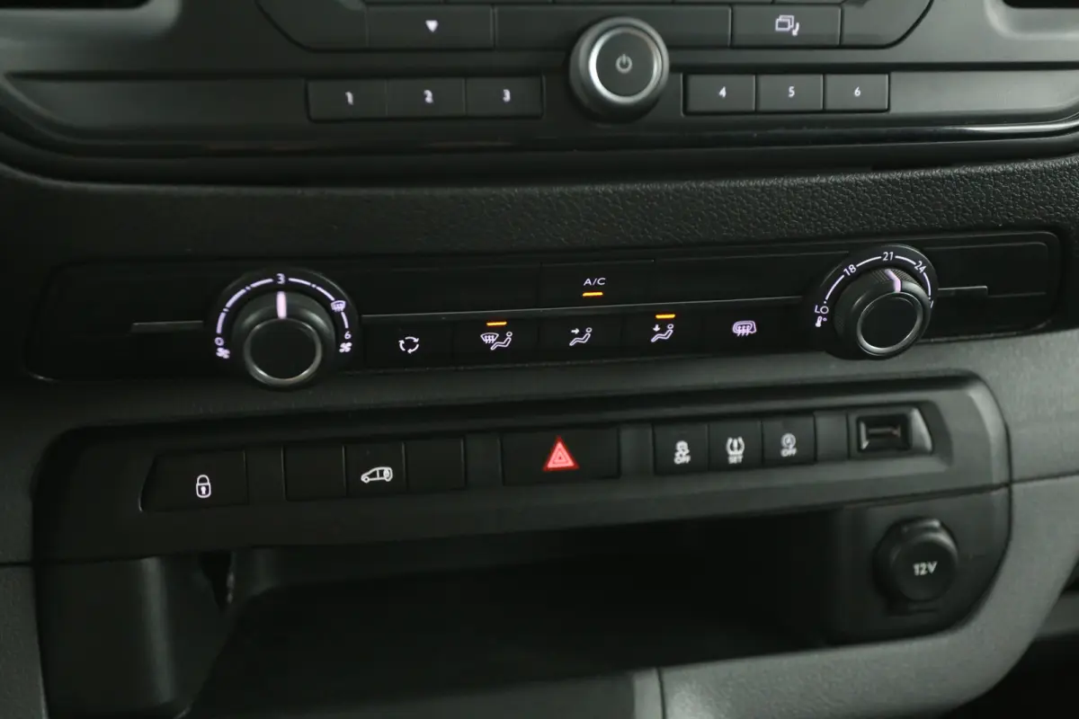 CDTI L3H1 | Airco | Cruise | 3 Zits | Trekhaak | Kasten | Parkeersens.