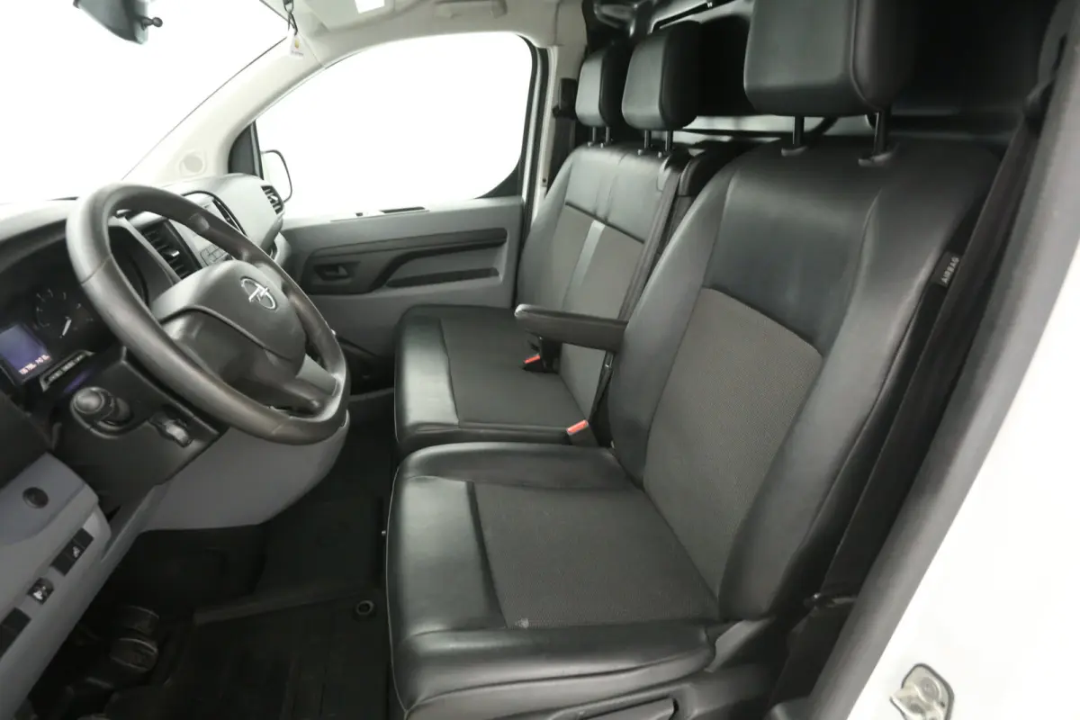 CDTI L3H1 | Airco | Cruise | 3 Zits | Trekhaak | Kasten | Parkeersens.