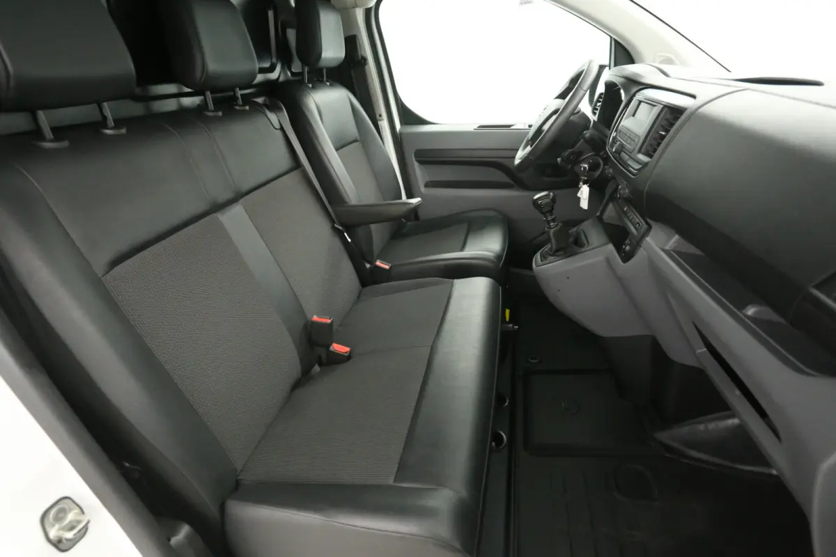 CDTI L3H1 | Airco | Cruise | 3 Zits | Trekhaak | Kasten | Parkeersens.