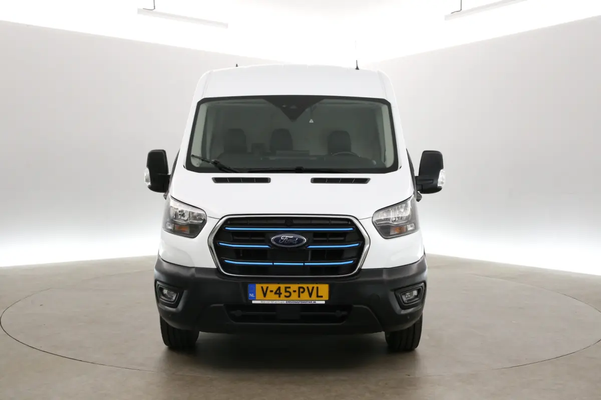 68 kWh L3H2 | Snelladen | SOH 96% | Clima | Cruise | 360° Camera | Carplay | 3 Zits | Navi | Parkeersens.