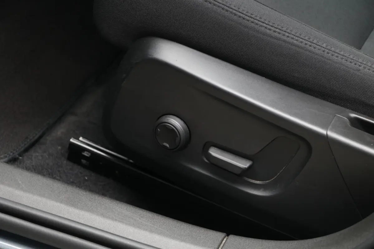 Long Range Dual Motor 78 kWh 409PK AppleCarplay Camera MemoryZetels Thundergrey 118000KM BJ2022