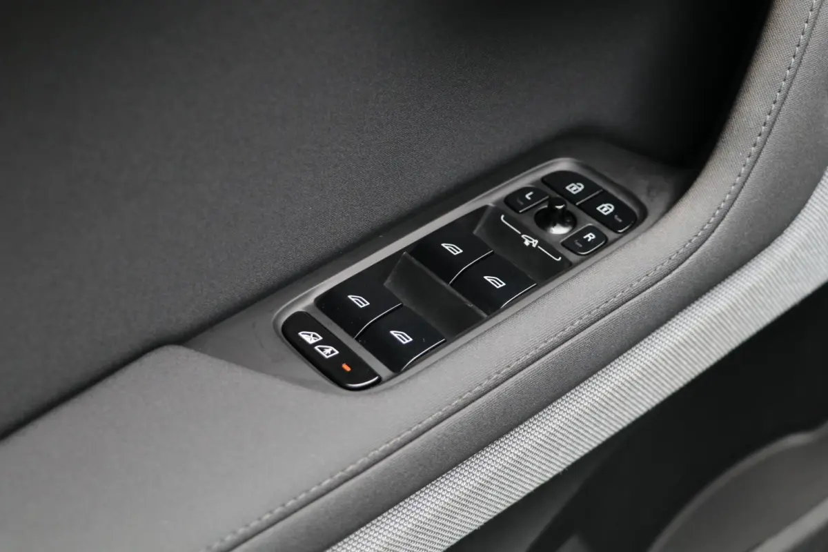 Long Range Dual Motor 78 kWh 409PK AppleCarplay Camera MemoryZetels Thundergrey 118000KM BJ2022