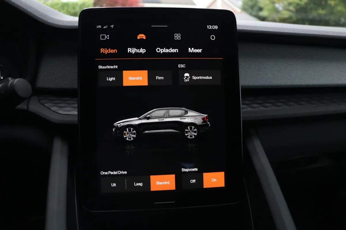 Long Range Dual Motor 78 kWh 409PK AppleCarplay Camera MemoryZetels Thundergrey 118000KM BJ2022