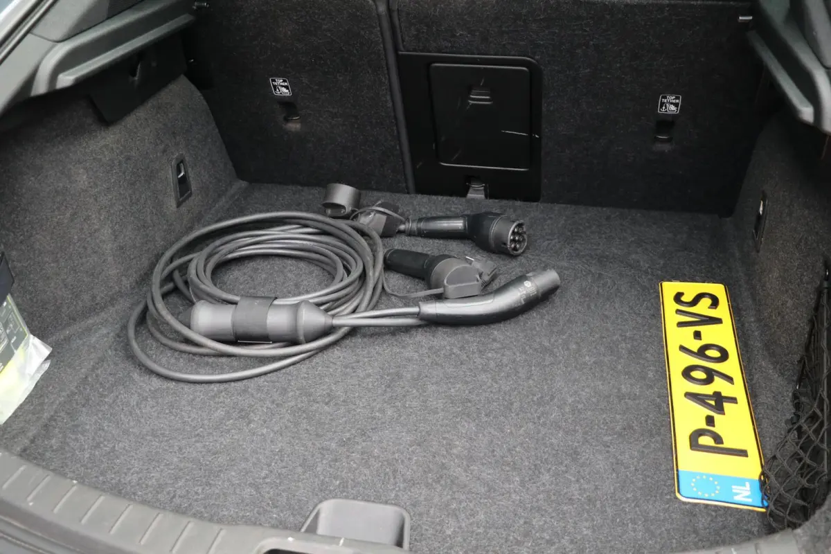 Long Range Dual Motor 78 kWh 409PK AppleCarplay Camera MemoryZetels Thundergrey 118000KM BJ2022