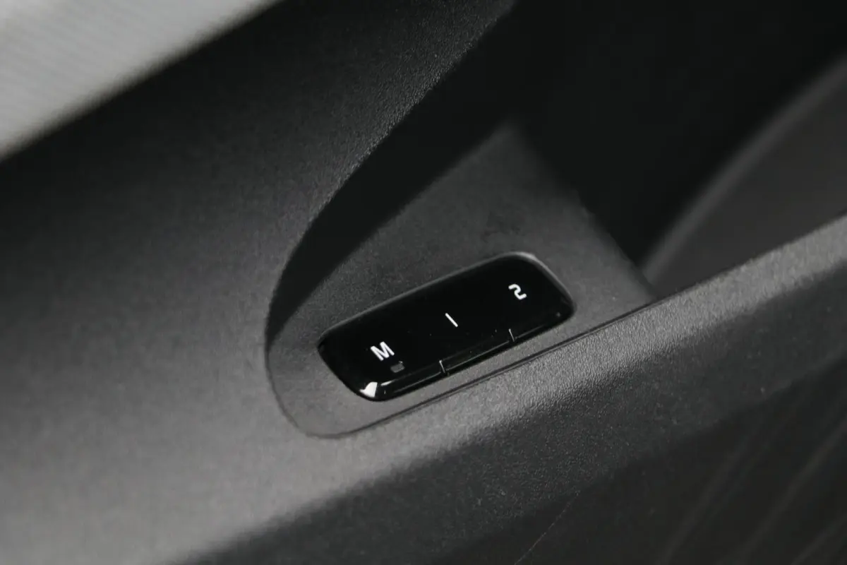 Long Range Dual Motor 78 kWh 409PK AppleCarplay Camera MemoryZetels Thundergrey 118000KM BJ2022
