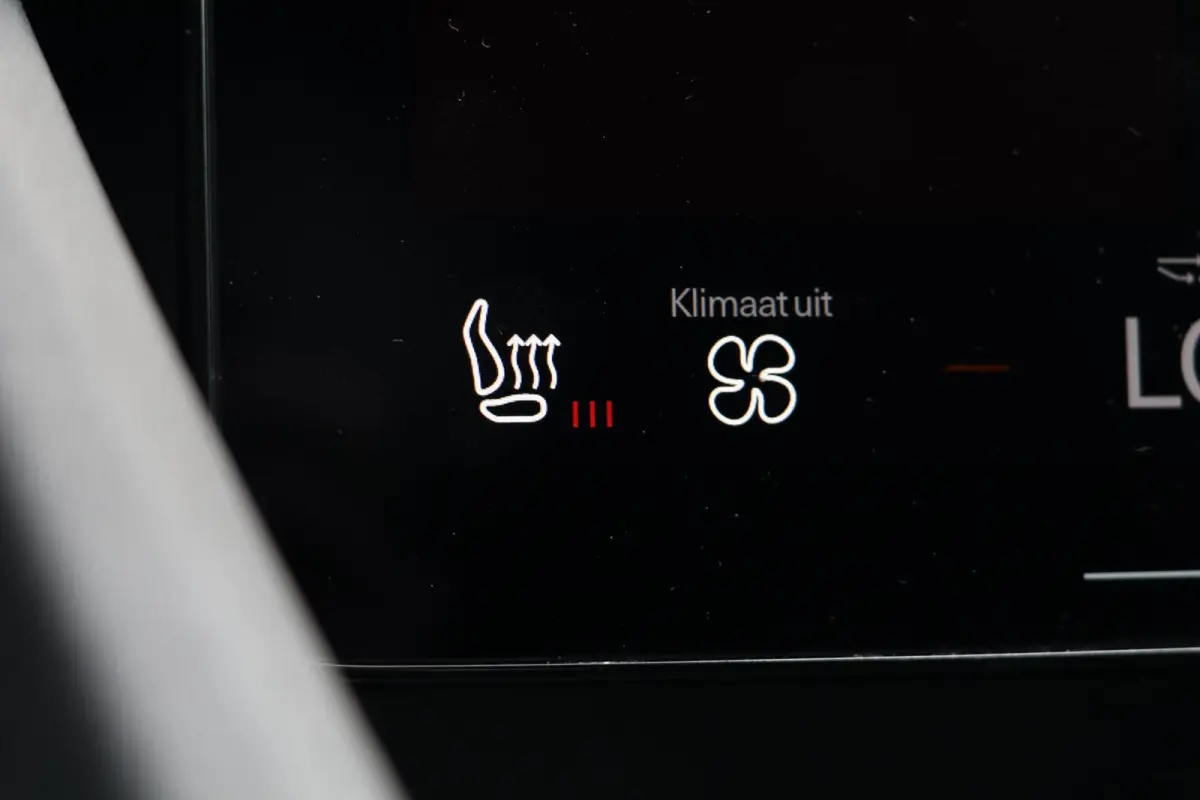 Long Range Dual Motor 78 kWh 409PK AppleCarplay Camera MemoryZetels Thundergrey 118000KM BJ2022