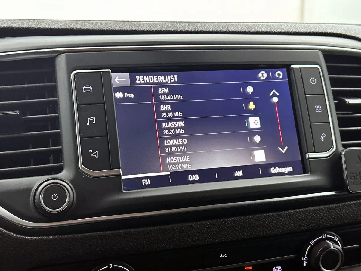 2.0 145pk L3H1 Edition Dubbele Cabine Automaat Airco Navigatie Parkeersensoren Trekhaak Cruise control Apple carplay Android auto