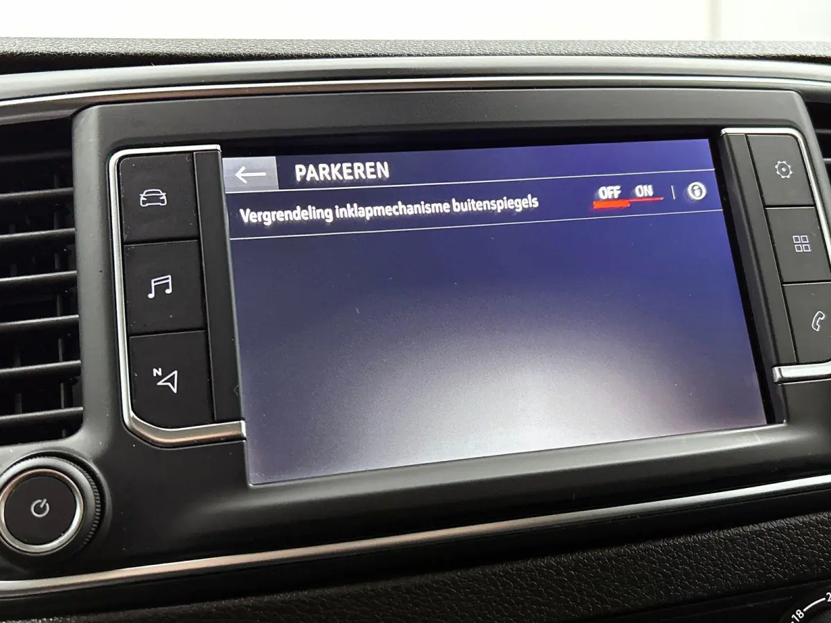 2.0 145pk L3H1 Edition Dubbele Cabine Automaat Airco Navigatie Parkeersensoren Trekhaak Cruise control Apple carplay Android auto