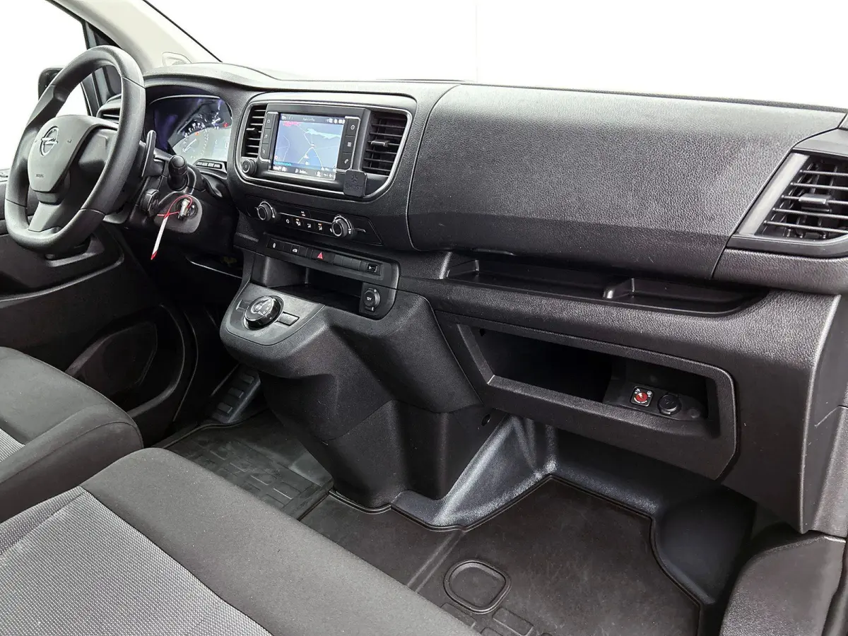 2.0 145pk L3H1 Edition Dubbele Cabine Automaat Airco Navigatie Parkeersensoren Trekhaak Cruise control Apple carplay Android auto