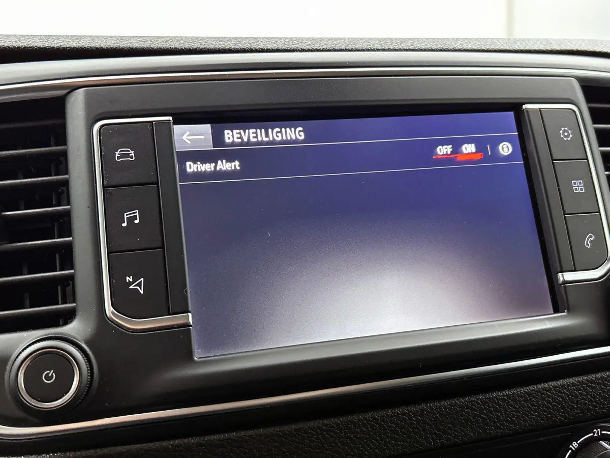 2.0 145pk L3H1 Edition Dubbele Cabine Automaat Airco Navigatie Parkeersensoren Trekhaak Cruise control Apple carplay Android auto