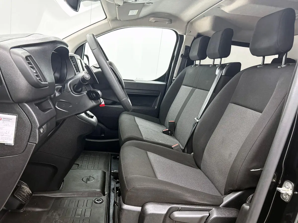 2.0 145pk L3H1 Edition Dubbele Cabine Automaat Airco Navigatie Parkeersensoren Trekhaak Cruise control Apple carplay Android auto