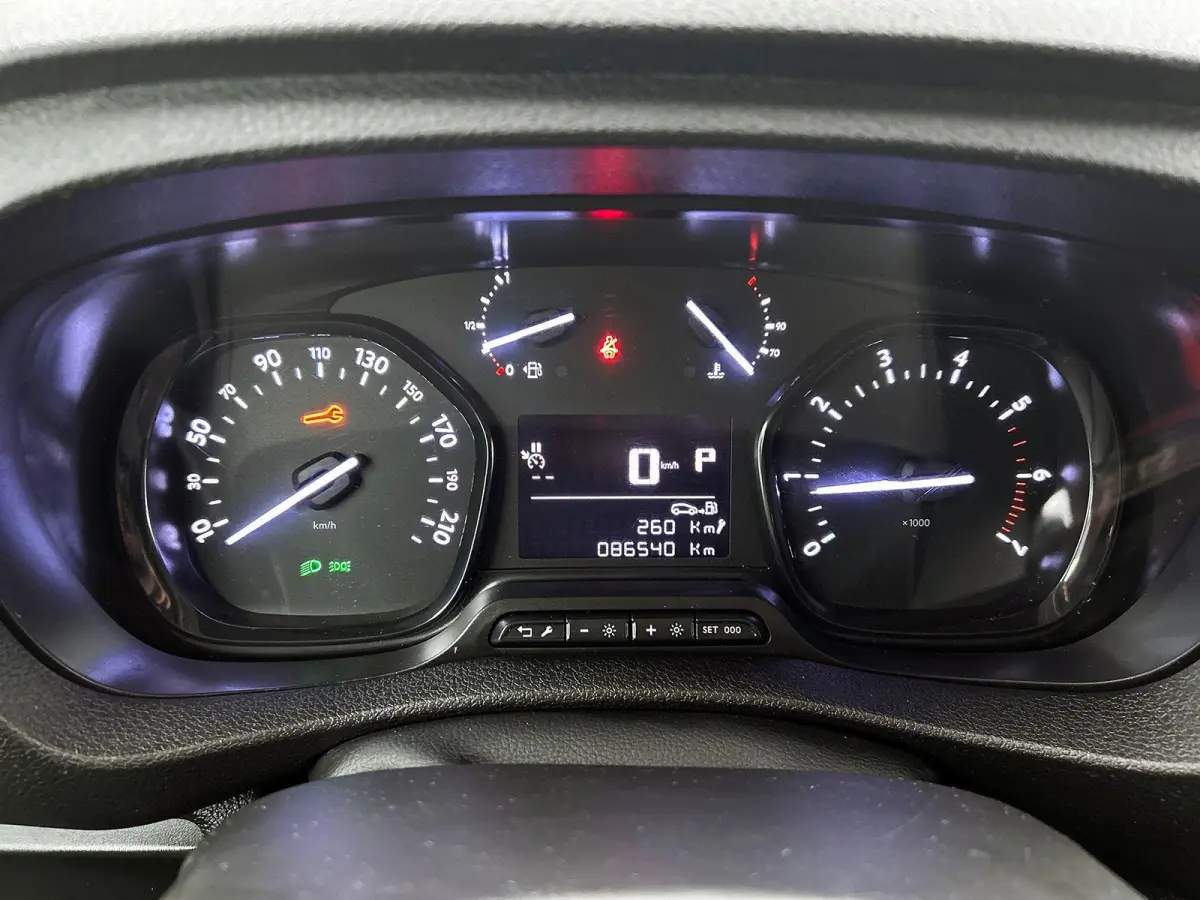 2.0 145pk L3H1 Edition Dubbele Cabine Automaat Airco Navigatie Parkeersensoren Trekhaak Cruise control Apple carplay Android auto