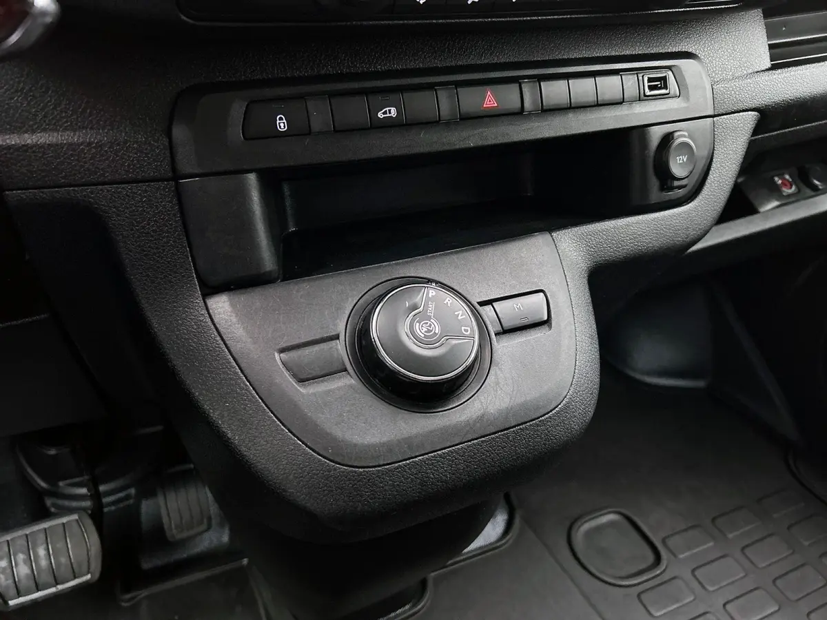 2.0 145pk L3H1 Edition Dubbele Cabine Automaat Airco Navigatie Parkeersensoren Trekhaak Cruise control Apple carplay Android auto