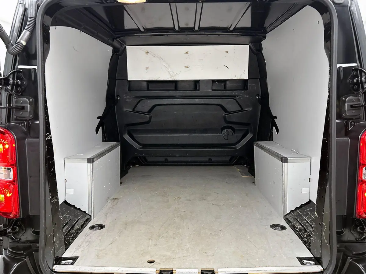 2.0 145pk L3H1 Edition Dubbele Cabine Automaat Airco Navigatie Parkeersensoren Trekhaak Cruise control Apple carplay Android auto