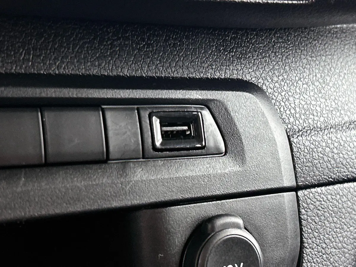 2.0 145pk L3H1 Edition Dubbele Cabine Automaat Airco Navigatie Parkeersensoren Trekhaak Cruise control Apple carplay Android auto