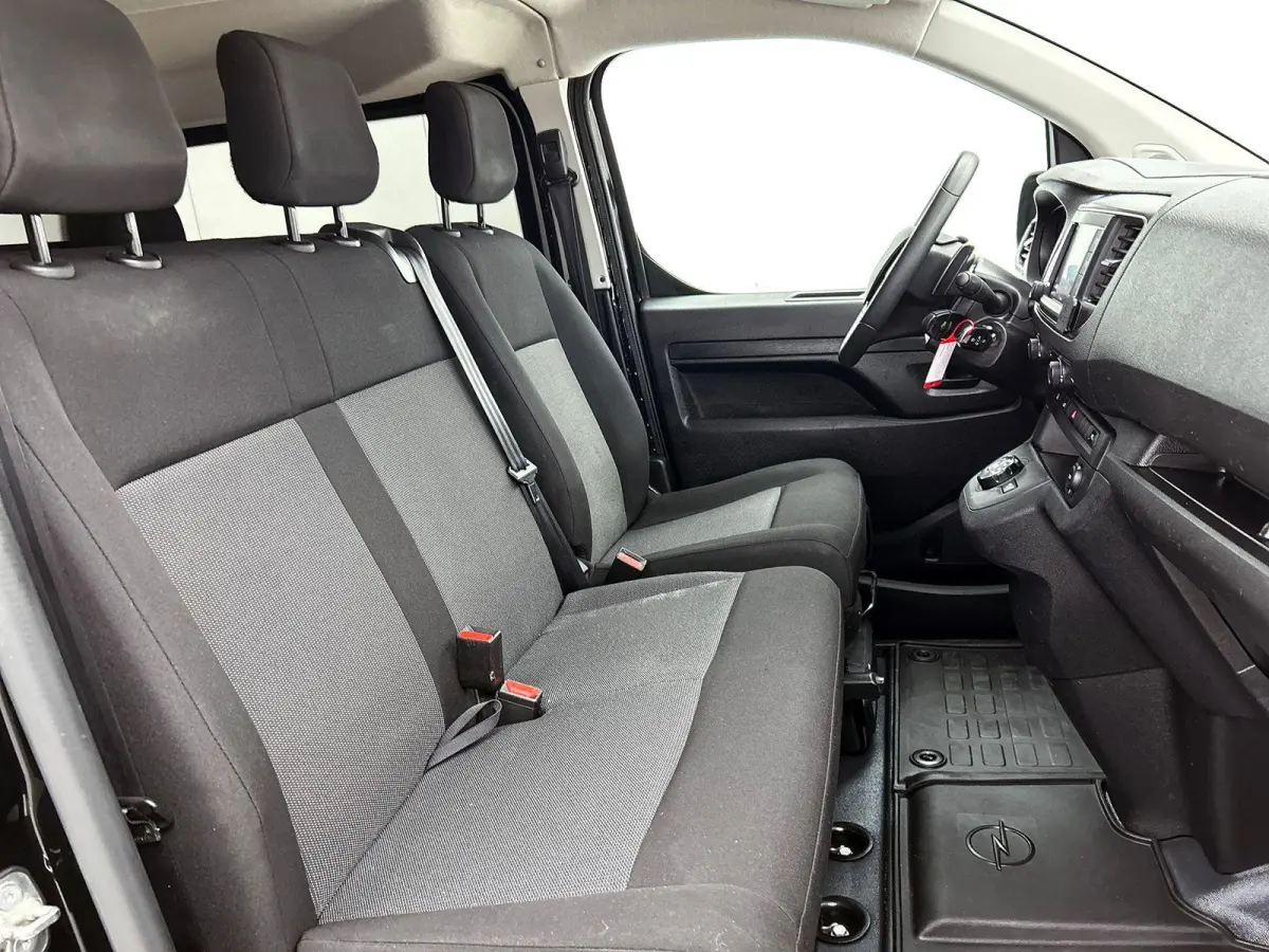 2.0 145pk L3H1 Edition Dubbele Cabine Automaat Airco Navigatie Parkeersensoren Trekhaak Cruise control Apple carplay Android auto