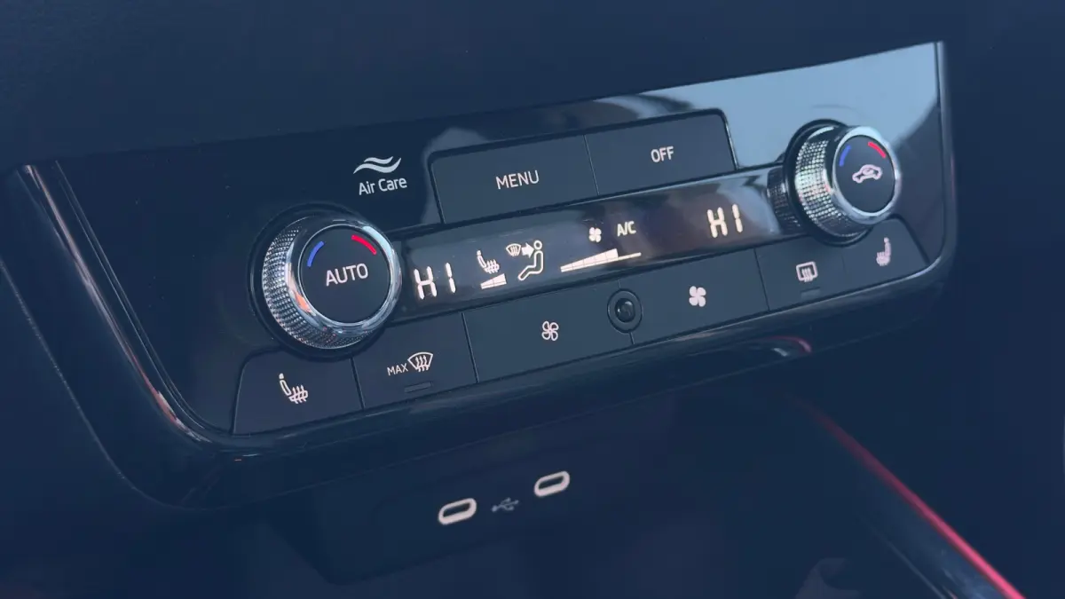 95pk 1.0 TSI Monte Carlo | Cruise Control | Stoelverwarming | Achteruitrijcamera | Carplay | Keyless | 17" |