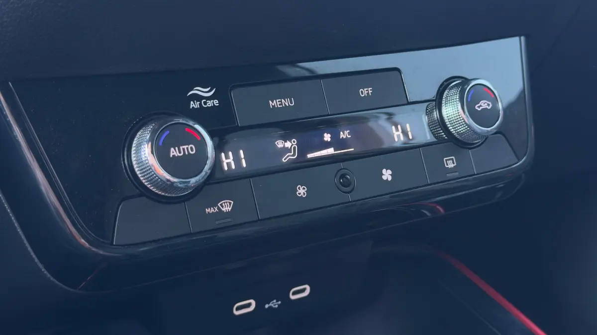 1.0 TSI Monte Carlo | Cruise Control | Airco | Achteruitrijcamera | Carplay | Keyless | 17" |