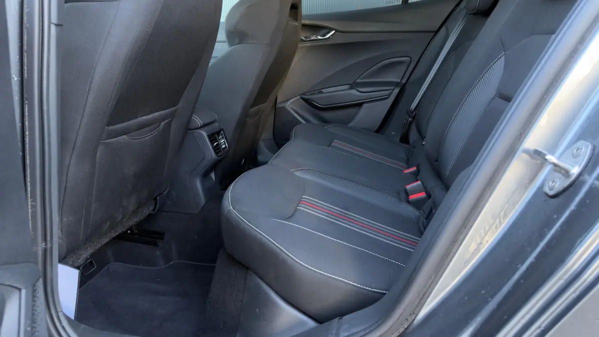 1.0 TSI Monte Carlo | Cruise Control | Airco | Achteruitrijcamera | Carplay | Keyless | 17" |