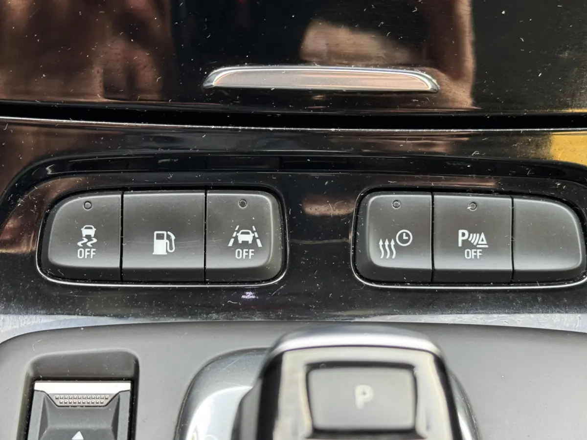 1.6 Turbo Hybrid Elegance Climate Control Camera Carplay
