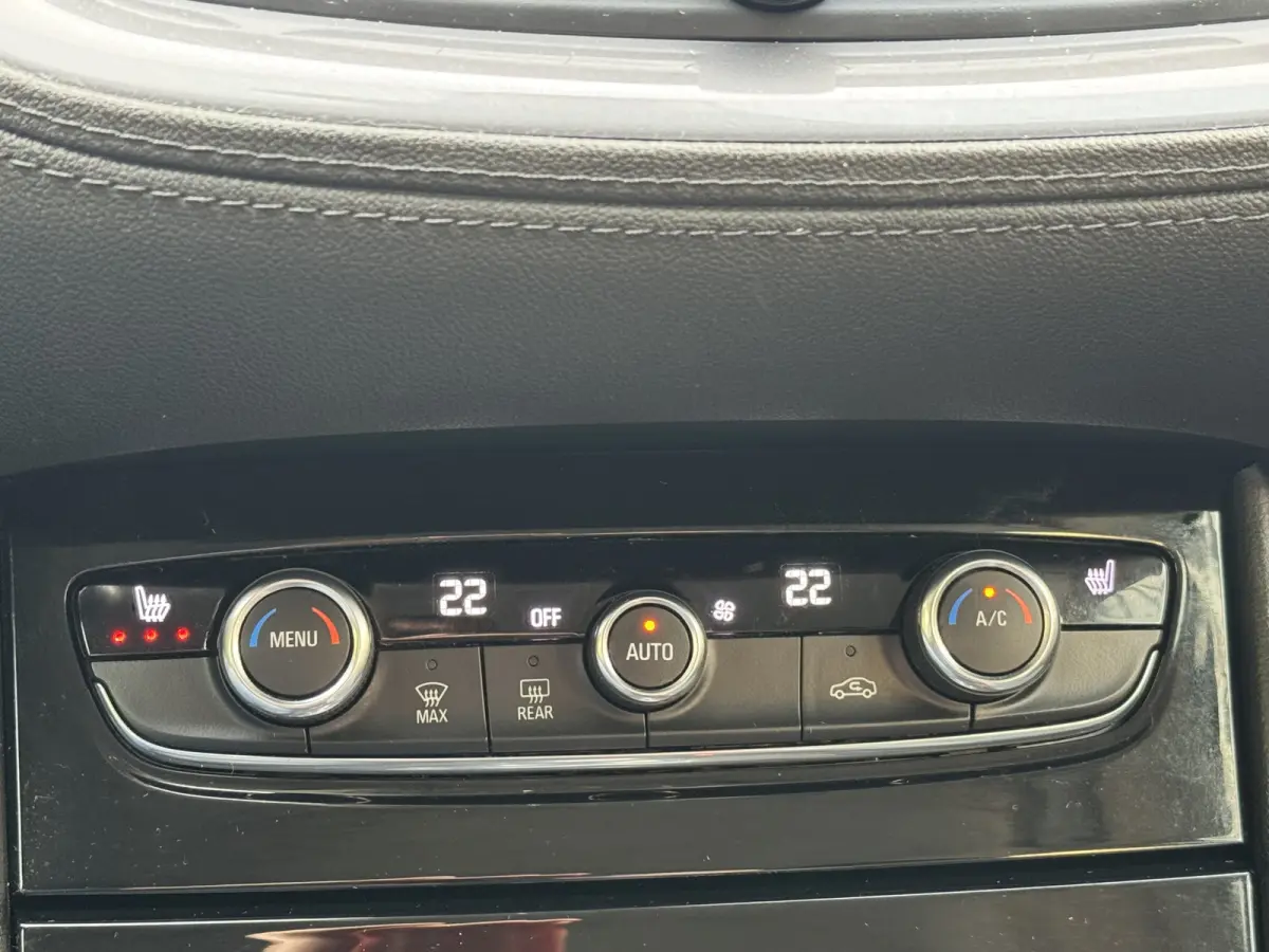 1.6 Turbo Hybrid Elegance Climate Control Camera Carplay