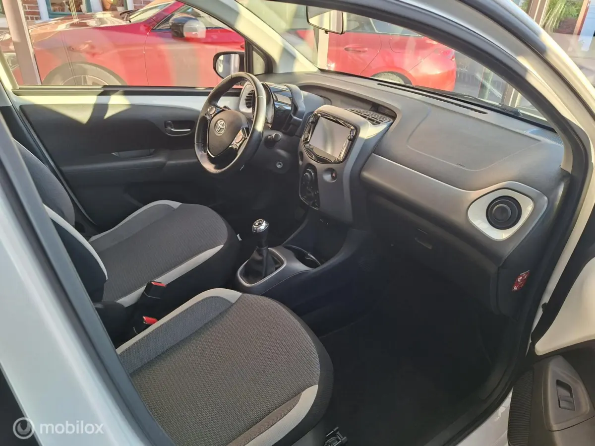 1.0 VVT-i x-play