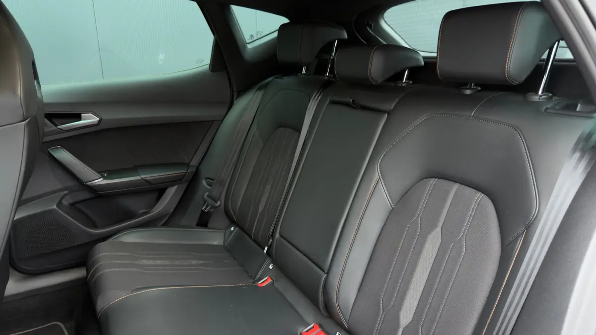1.4 e-Hybrid 245pk VZ Performance | SOH: 96% | Trekhaak | Adaptive Cruise | Verwarmd Stuur | Achteruitrijcamera | 19" |