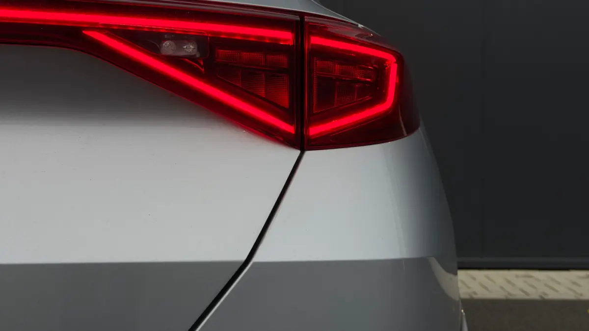 1.4 e-Hybrid 245pk VZ Performance | SOH: 96% | Trekhaak | Adaptive Cruise | Verwarmd Stuur | Achteruitrijcamera | 19" |