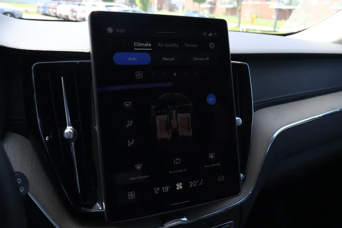 2.0 T6 Plug-in hybrid AWD Ultra Dark | Pano | Luchtvering | Trekhaak | Harman Kardon |