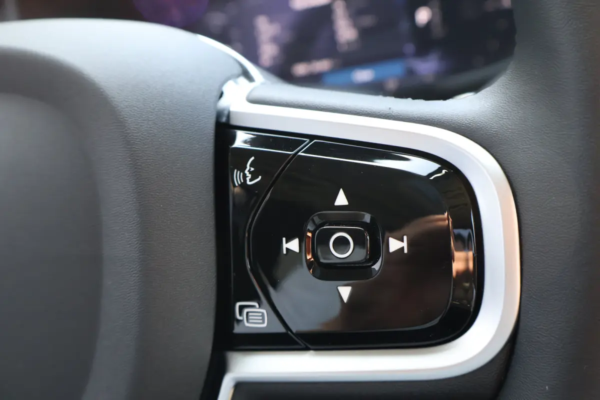 2.0 T6 Plug-in hybrid AWD Ultra Dark | Pano | Luchtvering | Trekhaak | Harman Kardon |