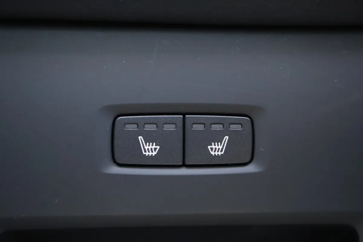 2.0 T6 Plug-in hybrid AWD Ultra Dark | Pano | Luchtvering | Trekhaak | Harman Kardon |