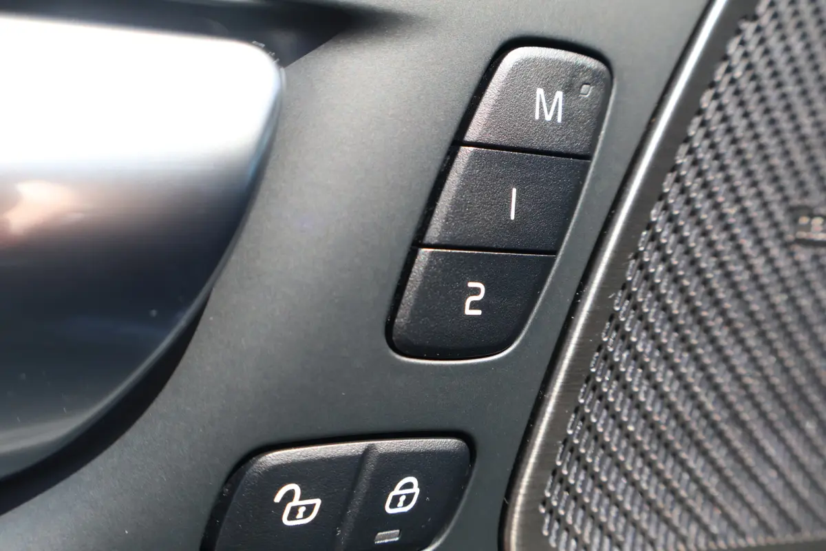 2.0 T6 Plug-in hybrid AWD Ultra Dark | Pano | Luchtvering | Trekhaak | Harman Kardon |