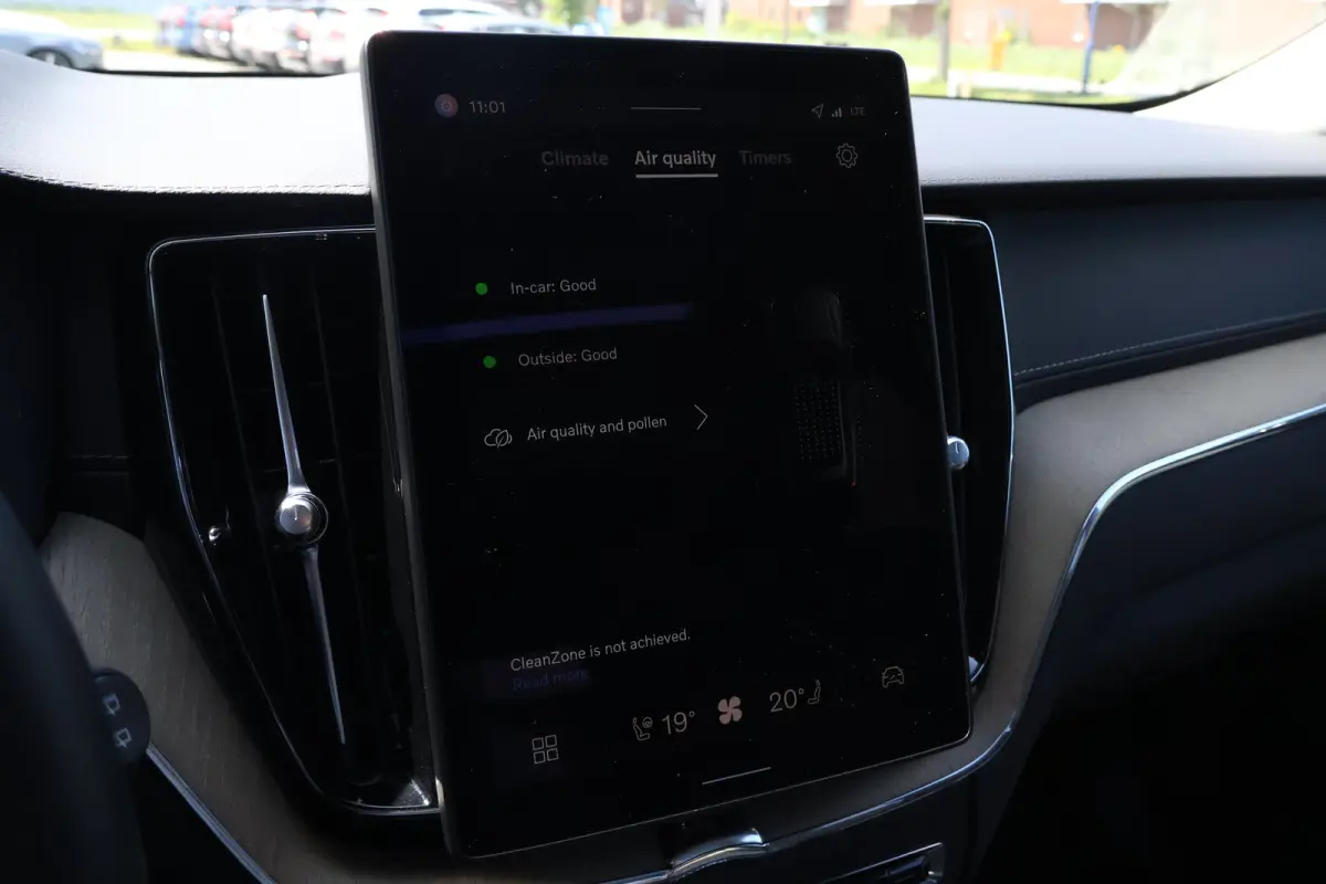 2.0 T6 Plug-in hybrid AWD Ultra Dark | Pano | Luchtvering | Trekhaak | Harman Kardon |