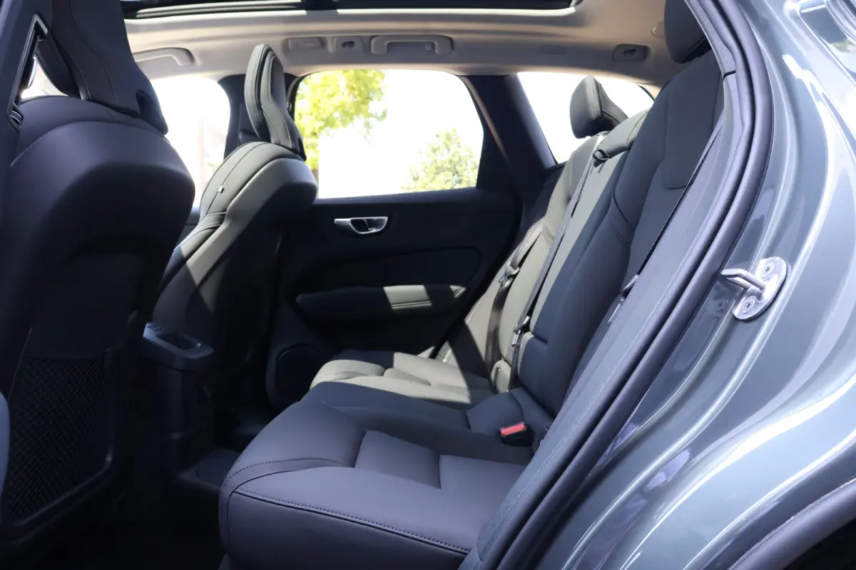 2.0 T6 Plug-in hybrid AWD Ultra Dark | Pano | Luchtvering | Trekhaak | Harman Kardon |