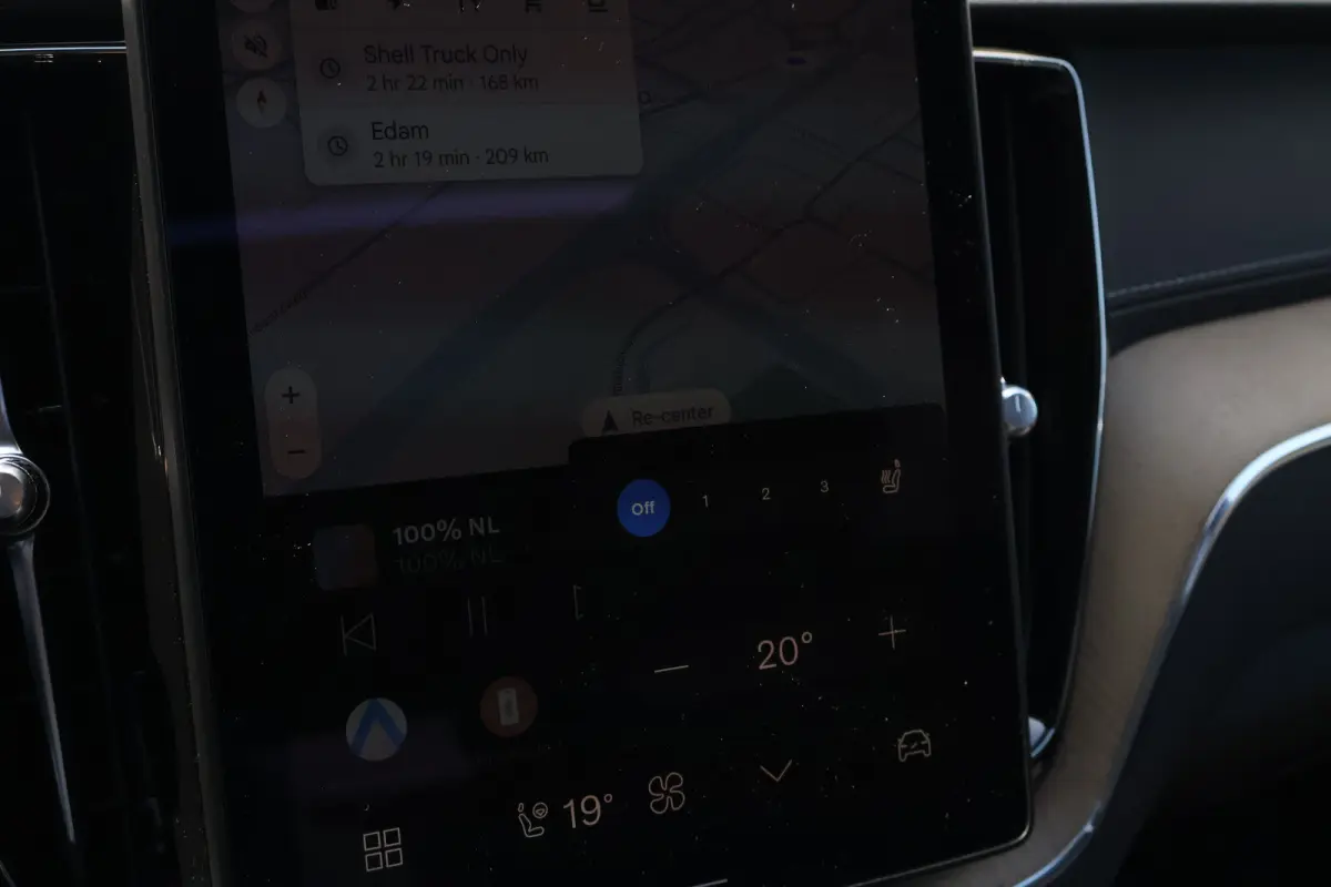 2.0 T6 Plug-in hybrid AWD Ultra Dark | Pano | Luchtvering | Trekhaak | Harman Kardon |