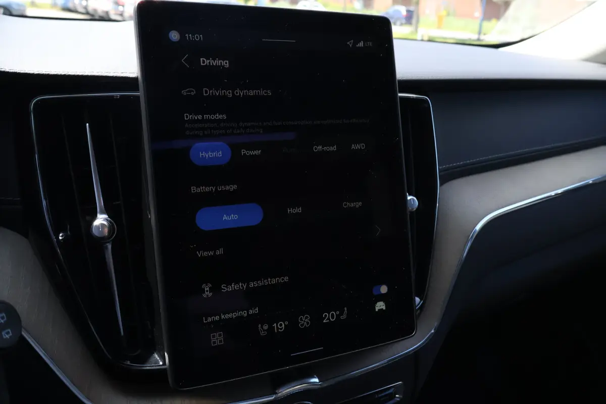 2.0 T6 Plug-in hybrid AWD Ultra Dark | Pano | Luchtvering | Trekhaak | Harman Kardon |