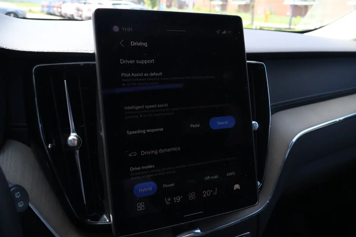 2.0 T6 Plug-in hybrid AWD Ultra Dark | Pano | Luchtvering | Trekhaak | Harman Kardon |