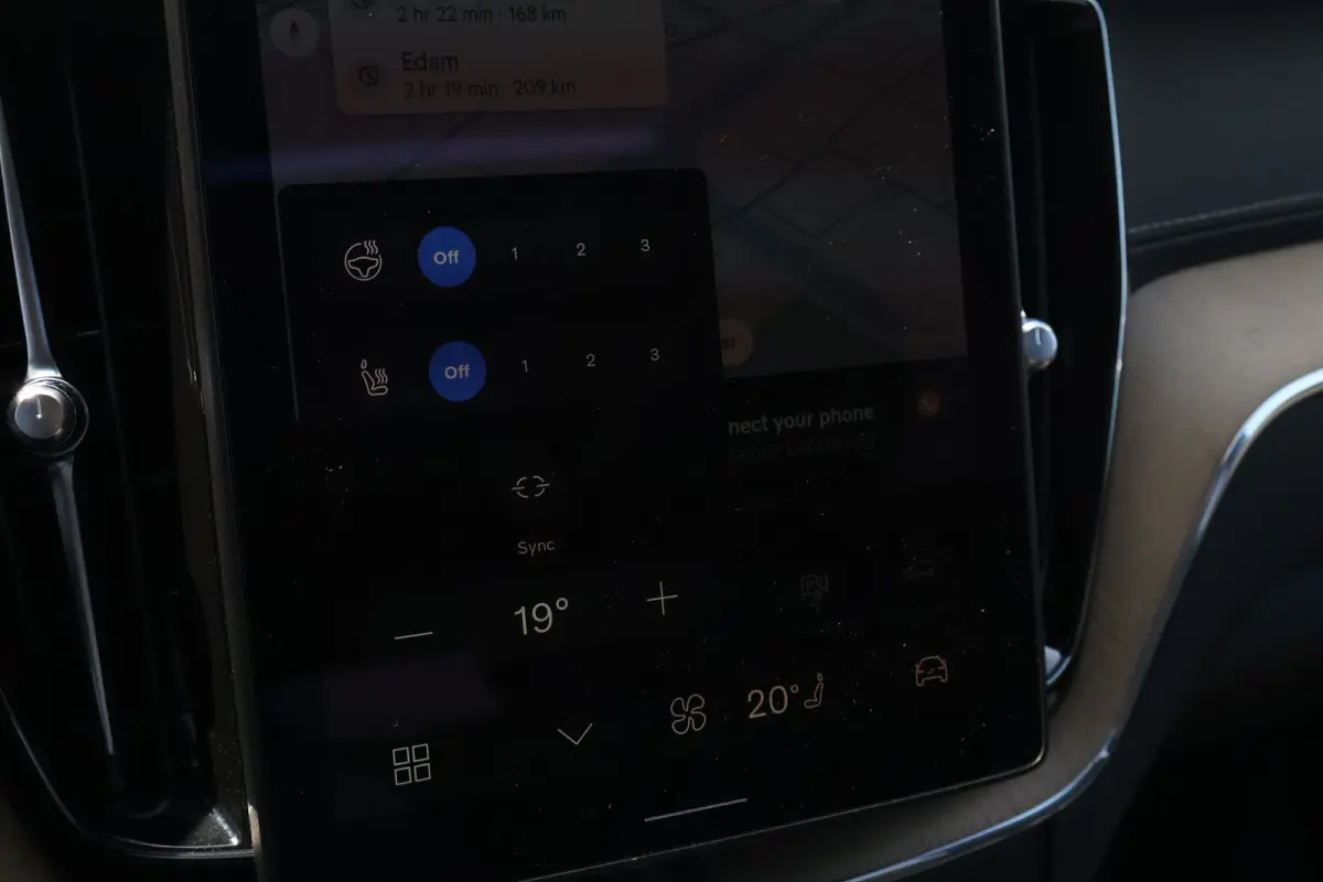2.0 T6 Plug-in hybrid AWD Ultra Dark | Pano | Luchtvering | Trekhaak | Harman Kardon |