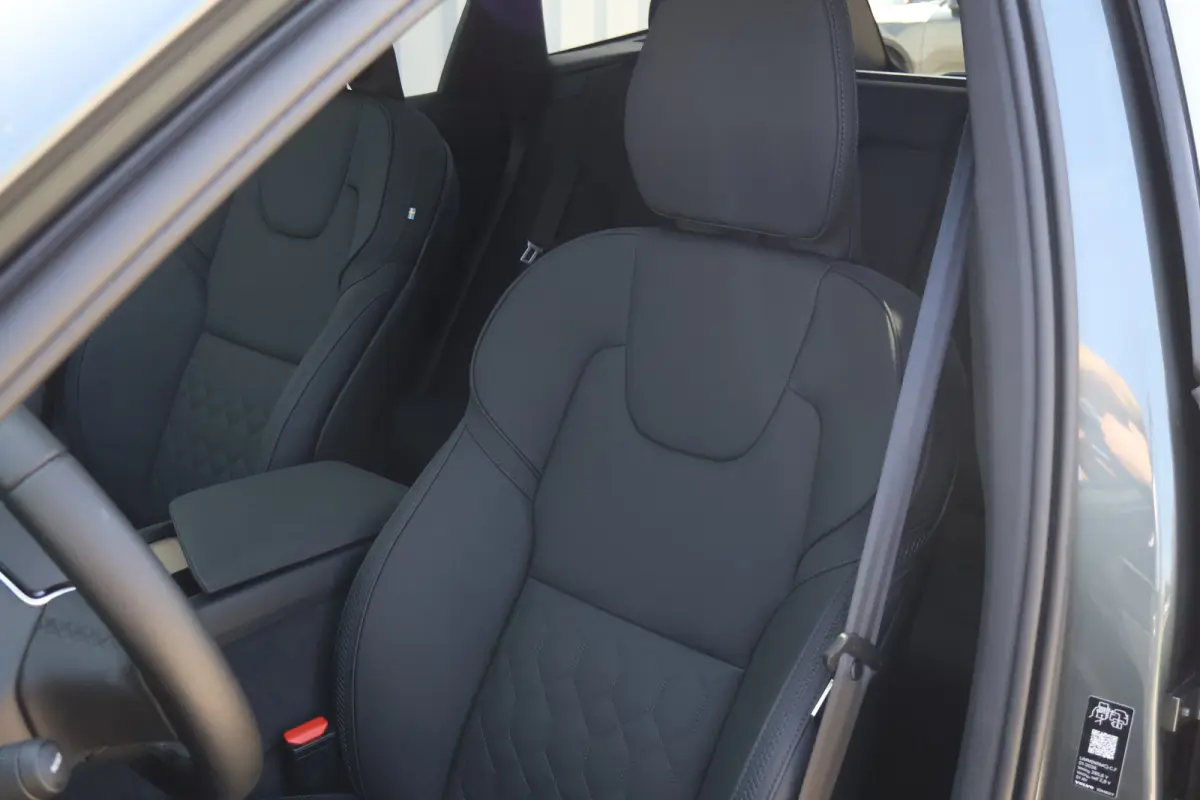 2.0 T6 Plug-in hybrid AWD Ultra Dark | Pano | Luchtvering | Trekhaak | Harman Kardon |