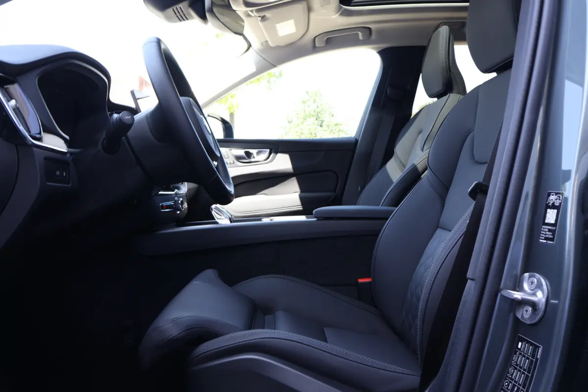 2.0 T6 Plug-in hybrid AWD Ultra Dark | Pano | Luchtvering | Trekhaak | Harman Kardon |
