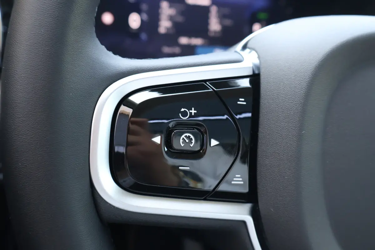 2.0 T6 Plug-in hybrid AWD Ultra Dark | Pano | Luchtvering | Trekhaak | Harman Kardon |