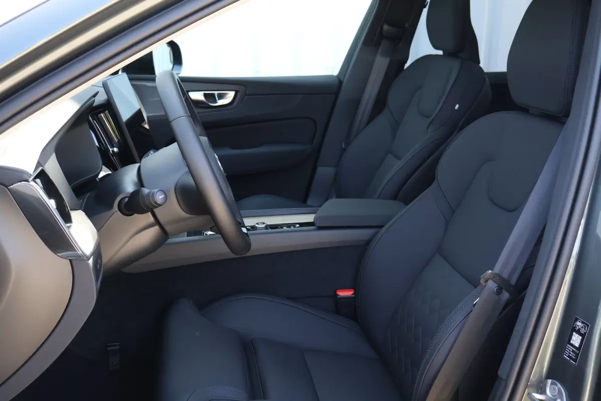2.0 T6 Plug-in hybrid AWD Ultra Dark | Pano | Luchtvering | Trekhaak | Harman Kardon |
