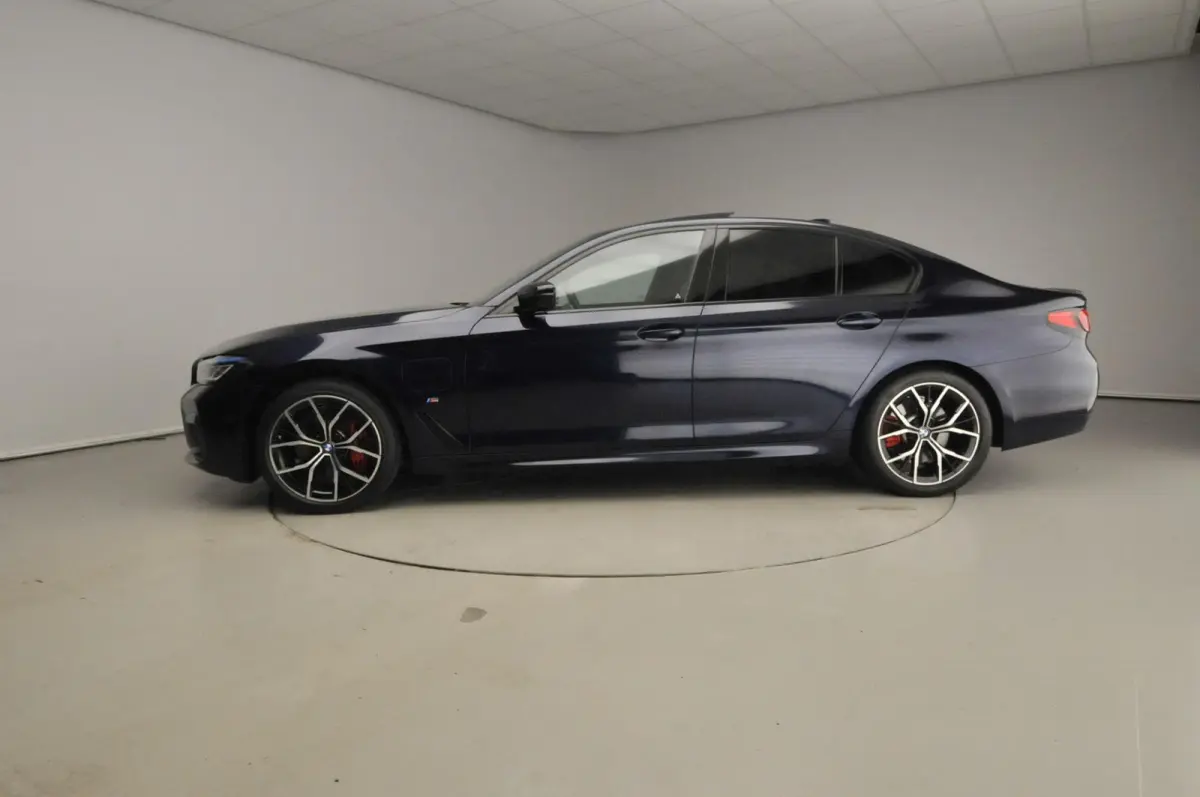 530e | M-Sportpakket | Laserlicht | Leder | HUD | Active cruise | Schuifdak | Trekhaak | DAB | Harman-kardon sound | Alu 19 inch