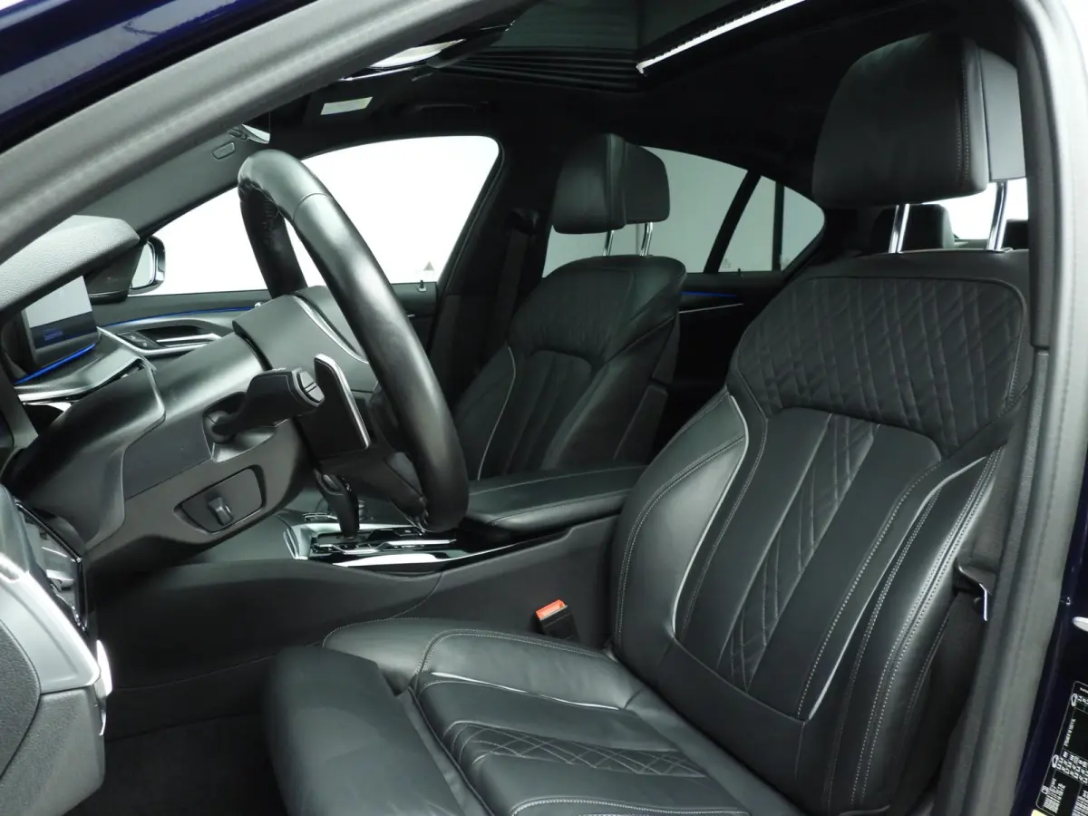 530e | M-Sportpakket | Laserlicht | Leder | HUD | Active cruise | Schuifdak | Trekhaak | DAB | Harman-kardon sound | Alu 19 inch