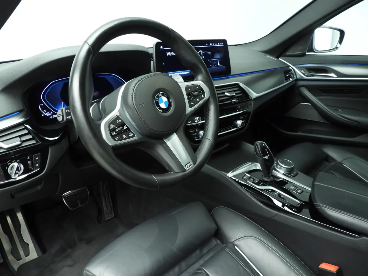 530e | M-Sportpakket | Laserlicht | Leder | HUD | Active cruise | Schuifdak | Trekhaak | DAB | Harman-kardon sound | Alu 19 inch