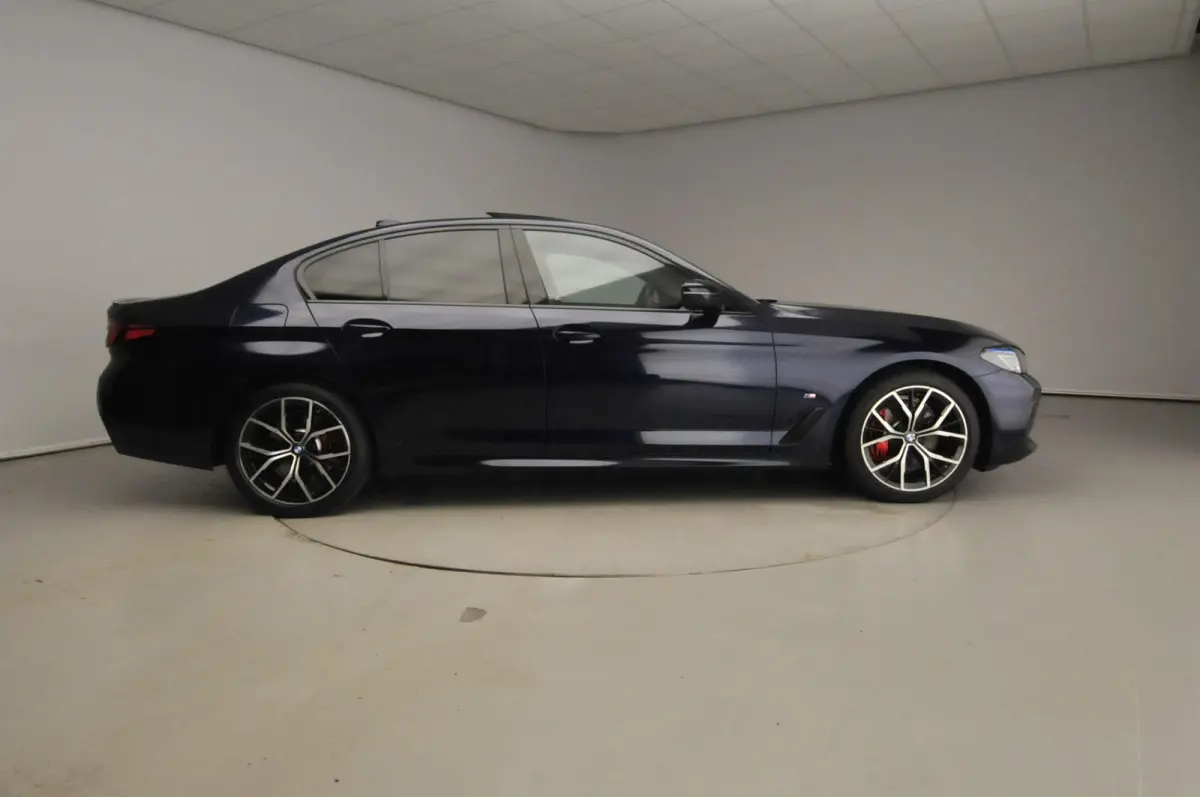 530e | M-Sportpakket | Laserlicht | Leder | HUD | Active cruise | Schuifdak | Trekhaak | DAB | Harman-kardon sound | Alu 19 inch