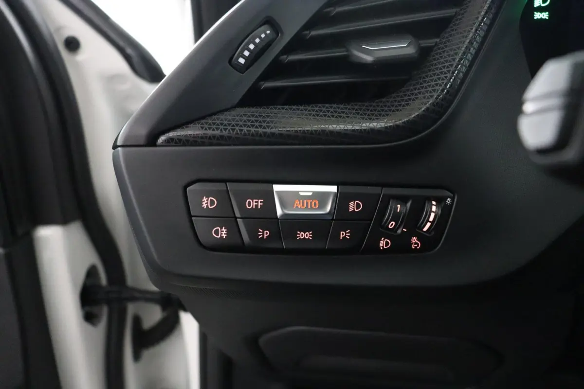 118i Executive Edition HiFi | Sportstoelen | Sport Line | Cruise Control | Executive